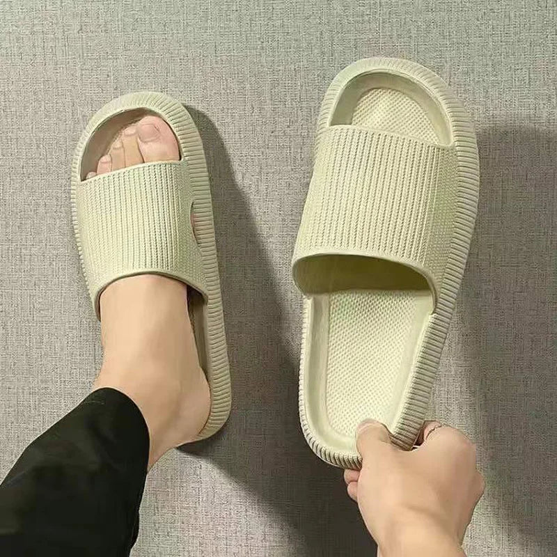Tongs estivales à semelle tressée et brides multicolores