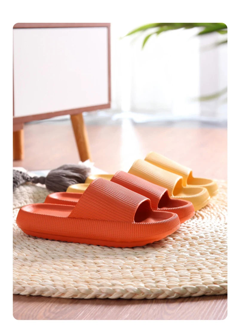 Tongs estivales à semelle tressée et brides multicolores
