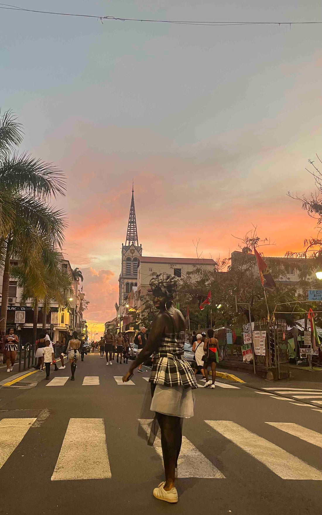 couché de soleil sur Fort-de-france, capitale de la martinique durant le carnaval 2023. Mercredi des Cendres
