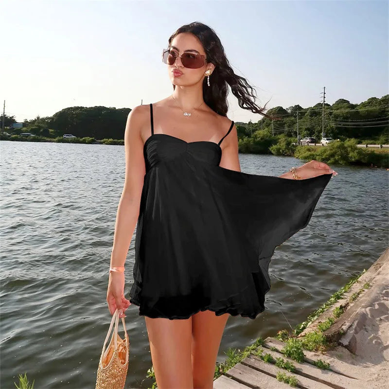 Robe Maéva noire fluide à fines bretelles, look chic d’été