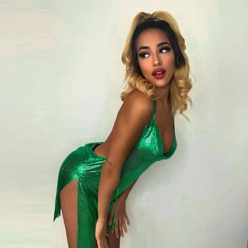 Robe courte Selina dorée avec détails brillants et dos nu