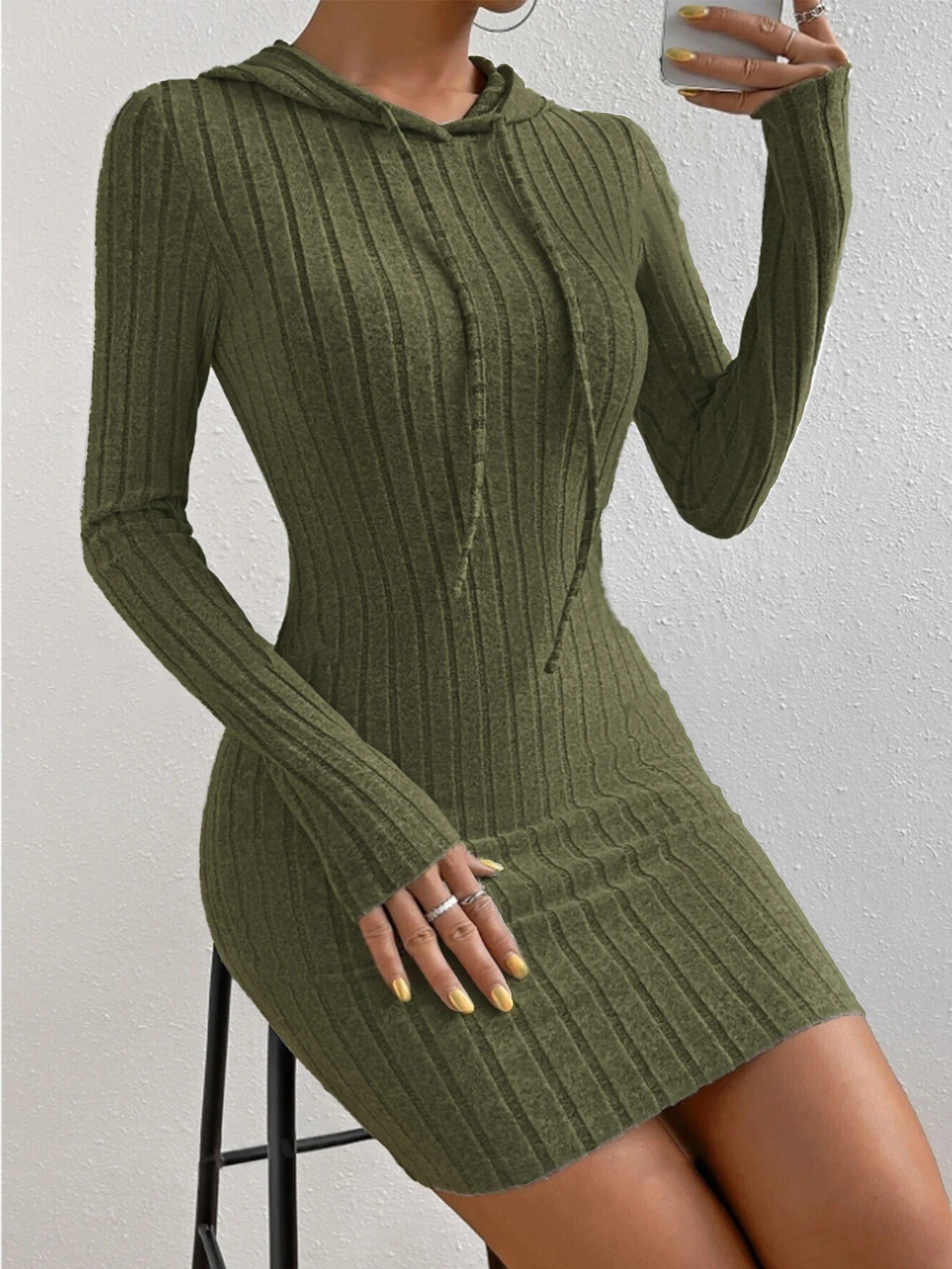 Robe Imani courte côtelée vert kaki à capuche