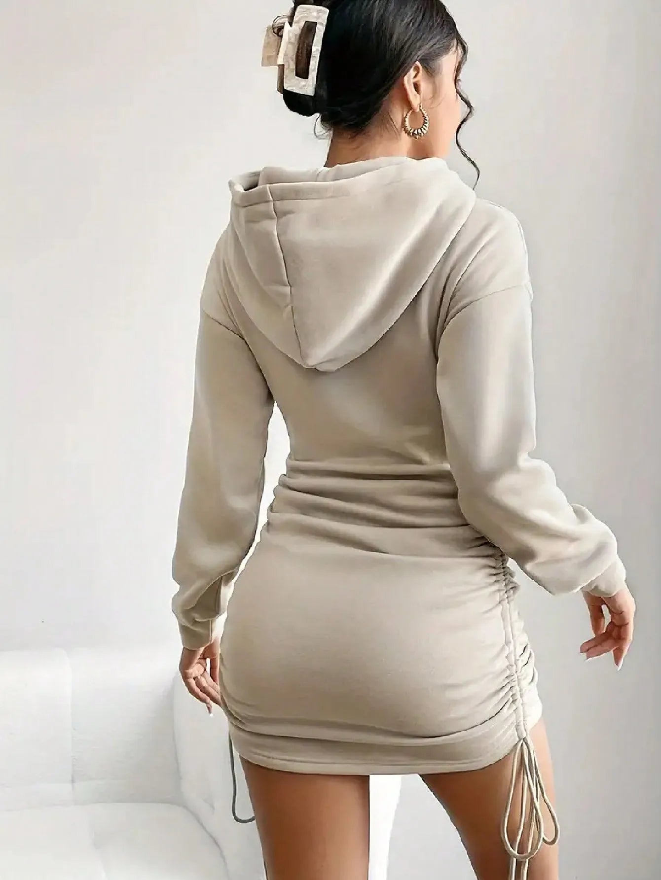 Robe California sweat courte à capuche et côtés froncés