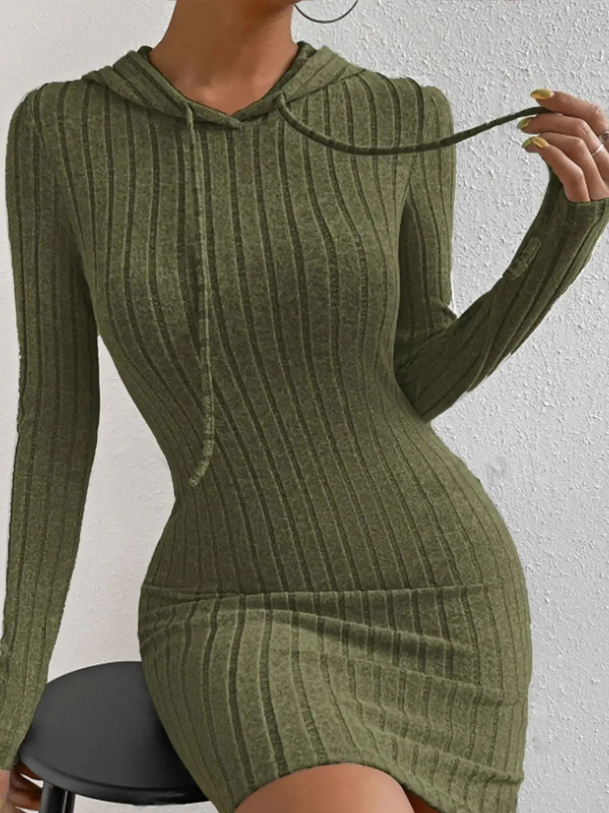 Robe Imani courte côtelée vert kaki à capuche