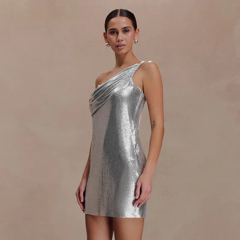 Robe Naia argentée une épaule, tenue féminine de soirée