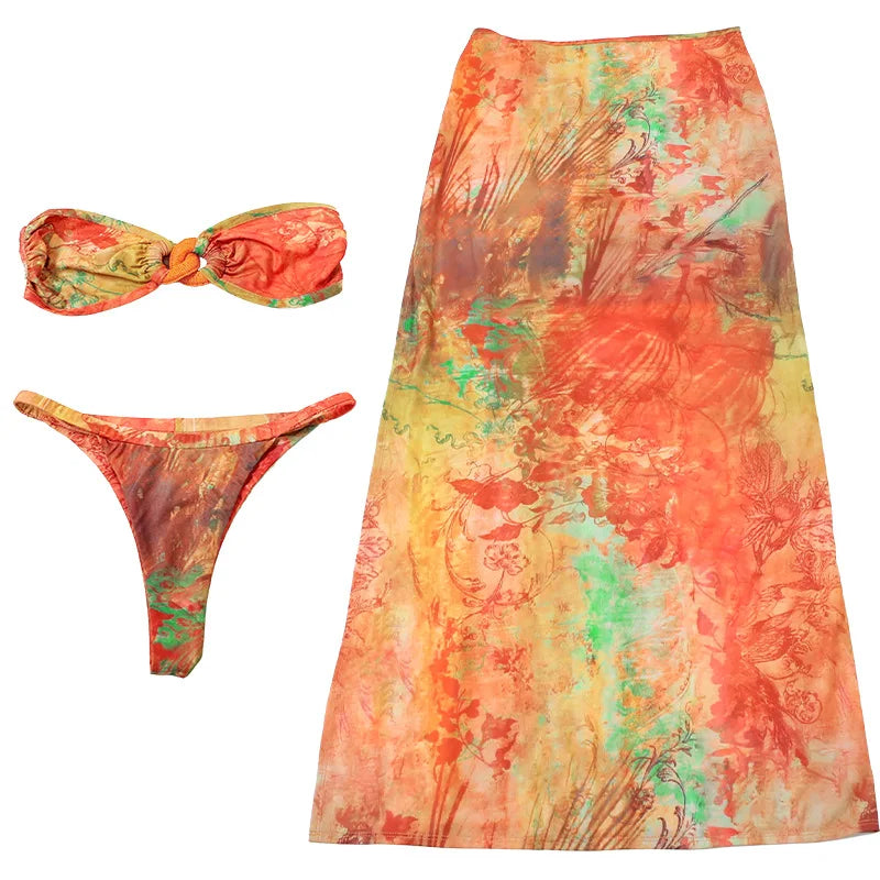 Bikini 3 pièces tropical – Haut bandeau, bas échancré & paréo assorti