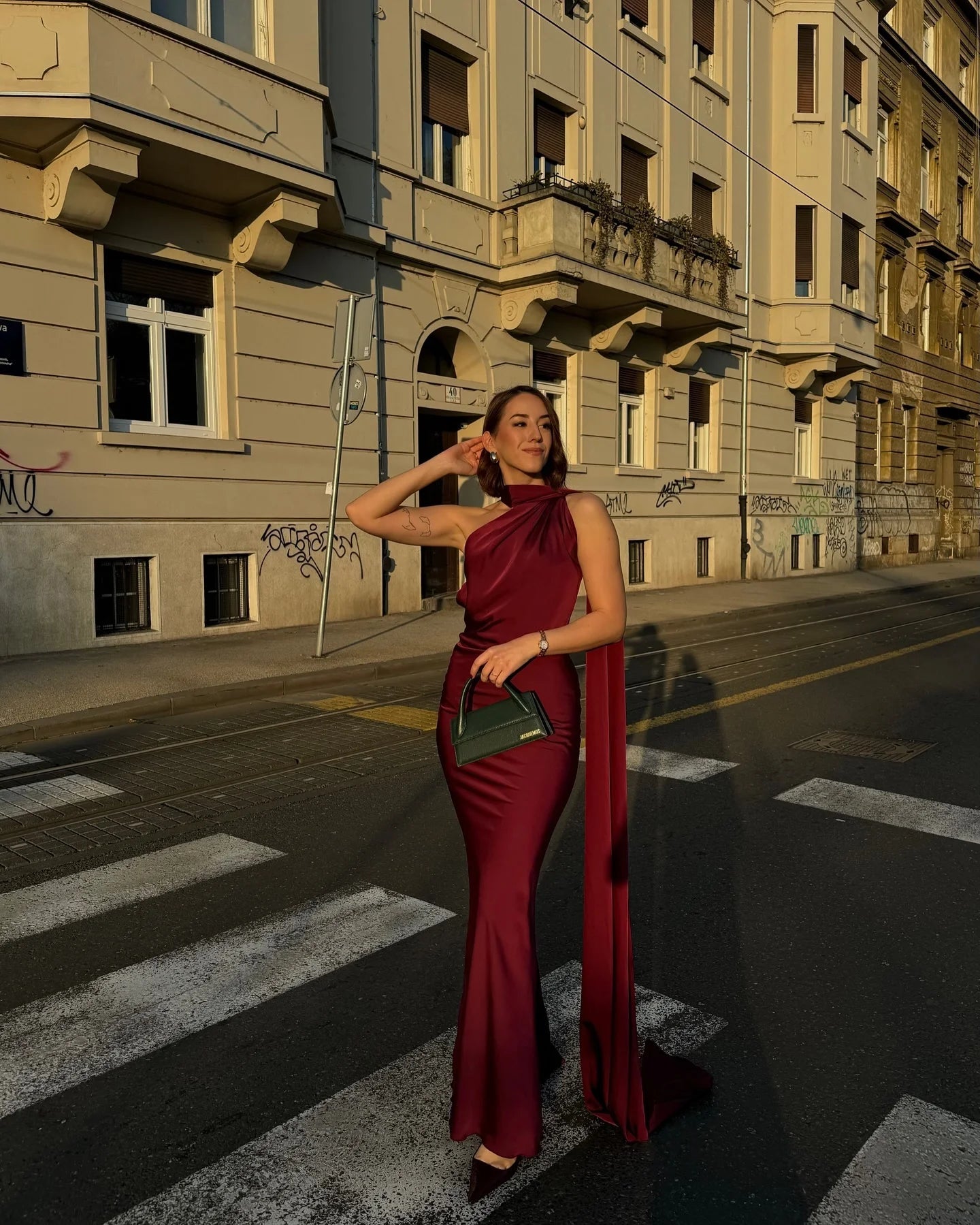 Robe Élégance Drapée – Collection Prestige