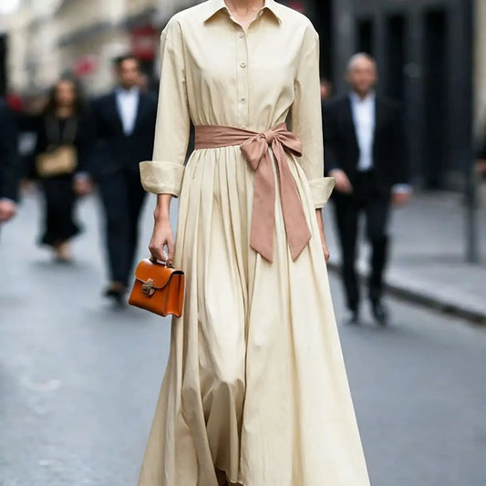 Robe chemise longue écrue ceinturée, vue de face