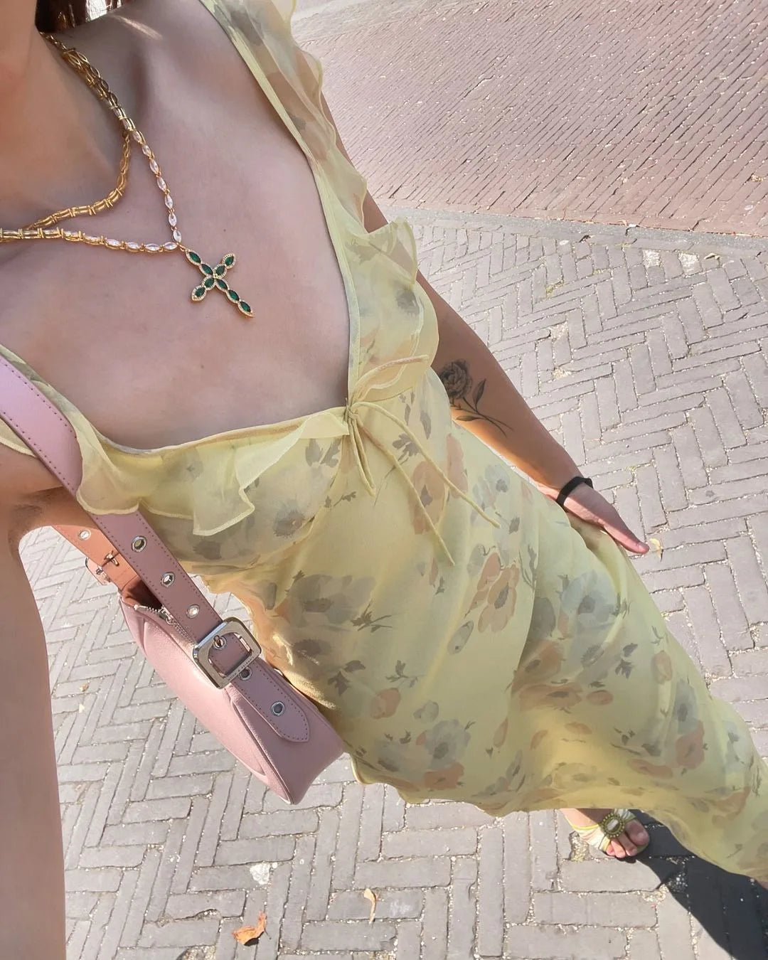 Robe “Limoncella Nights” – Élégance florale au coucher du soleil