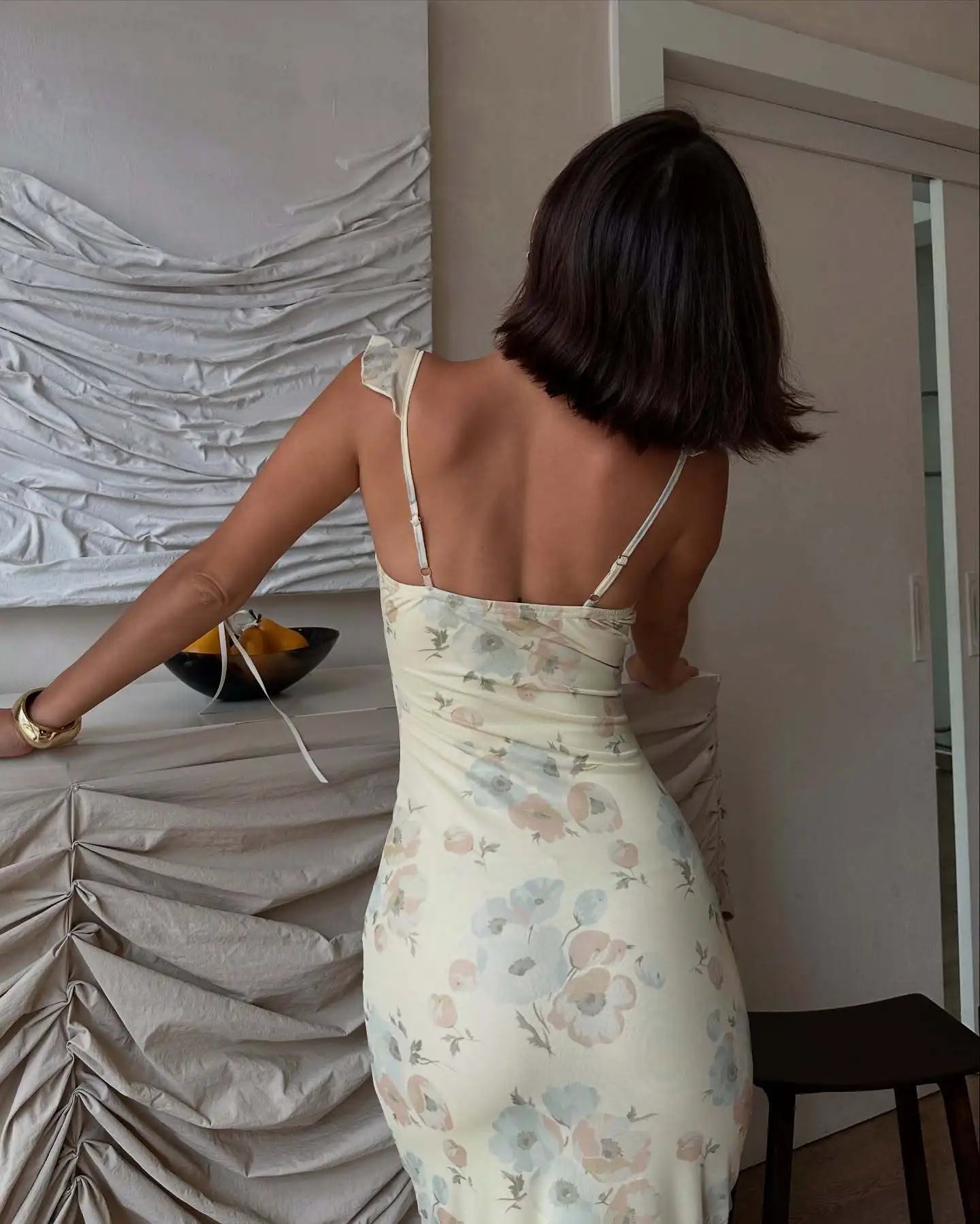 Robe “Limoncella Nights” – Élégance florale au coucher du soleil